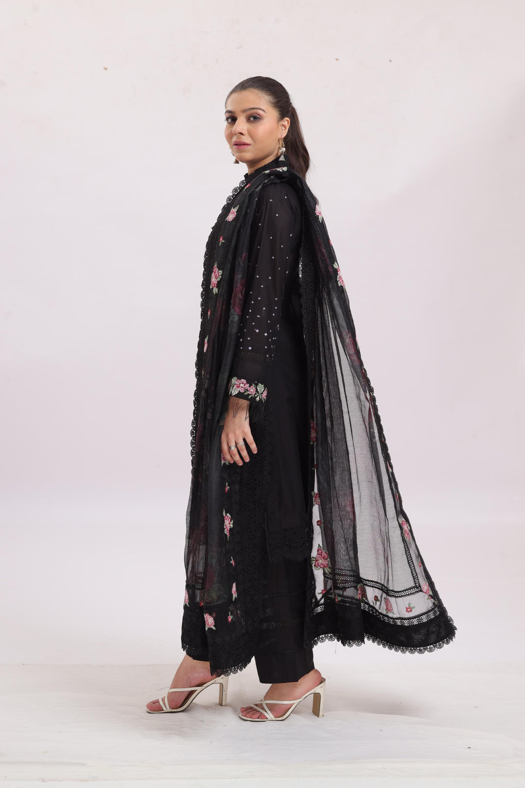 Design 4B - Sobia Nazir Luxury Lawn Stitched