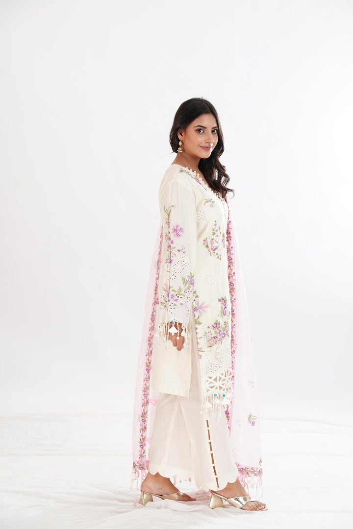 Cream Luxury Lawn Stitched Suit - Sana Safinaz