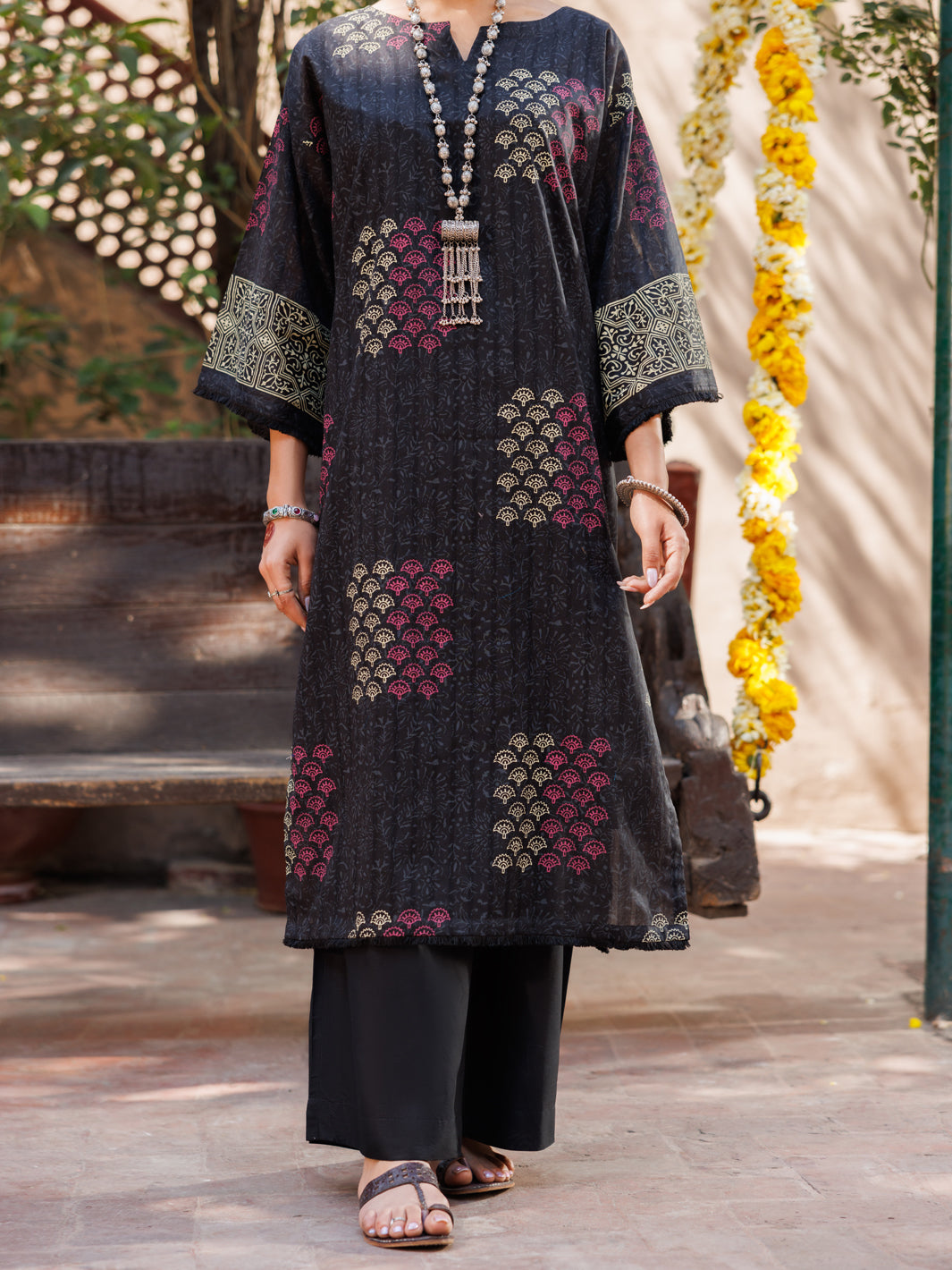 Dobby Black Kurti - Almirah