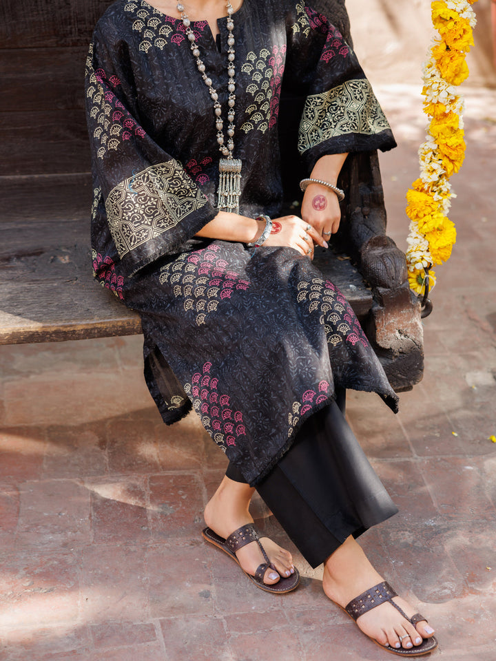 Dobby Black Kurti - Almirah