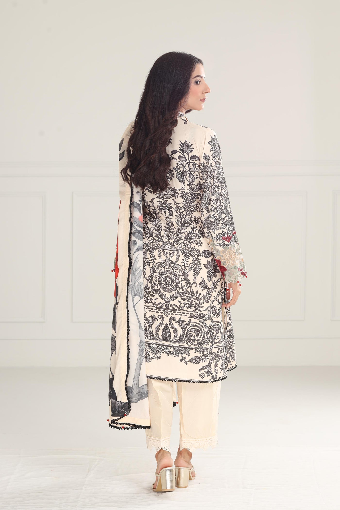 Design 19A - Sana Safinaz Muzlin Winter Stitched