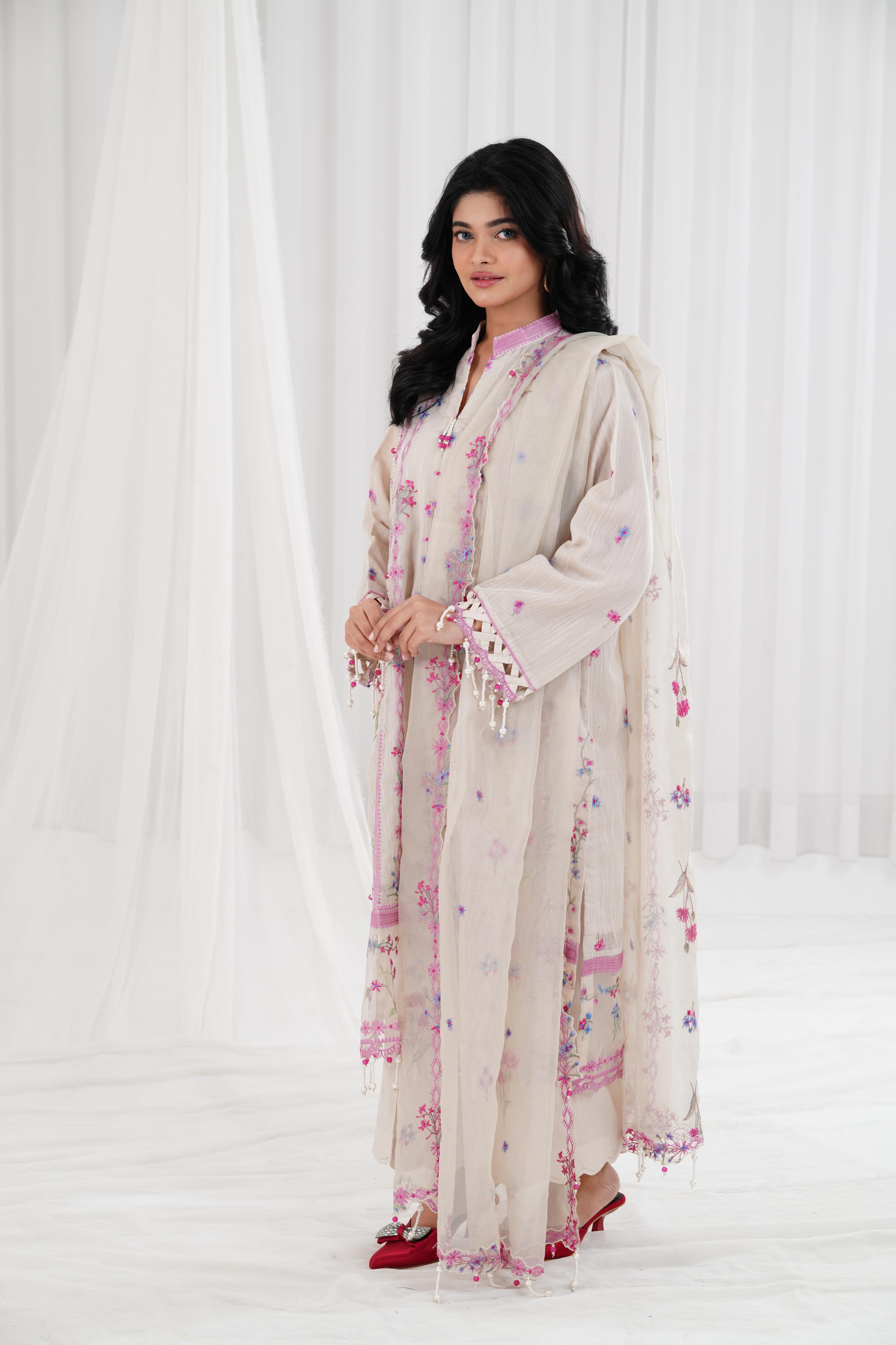 Lawn Cream Stitched Suit - Sana Safinaz Muzlin 25' – Janan