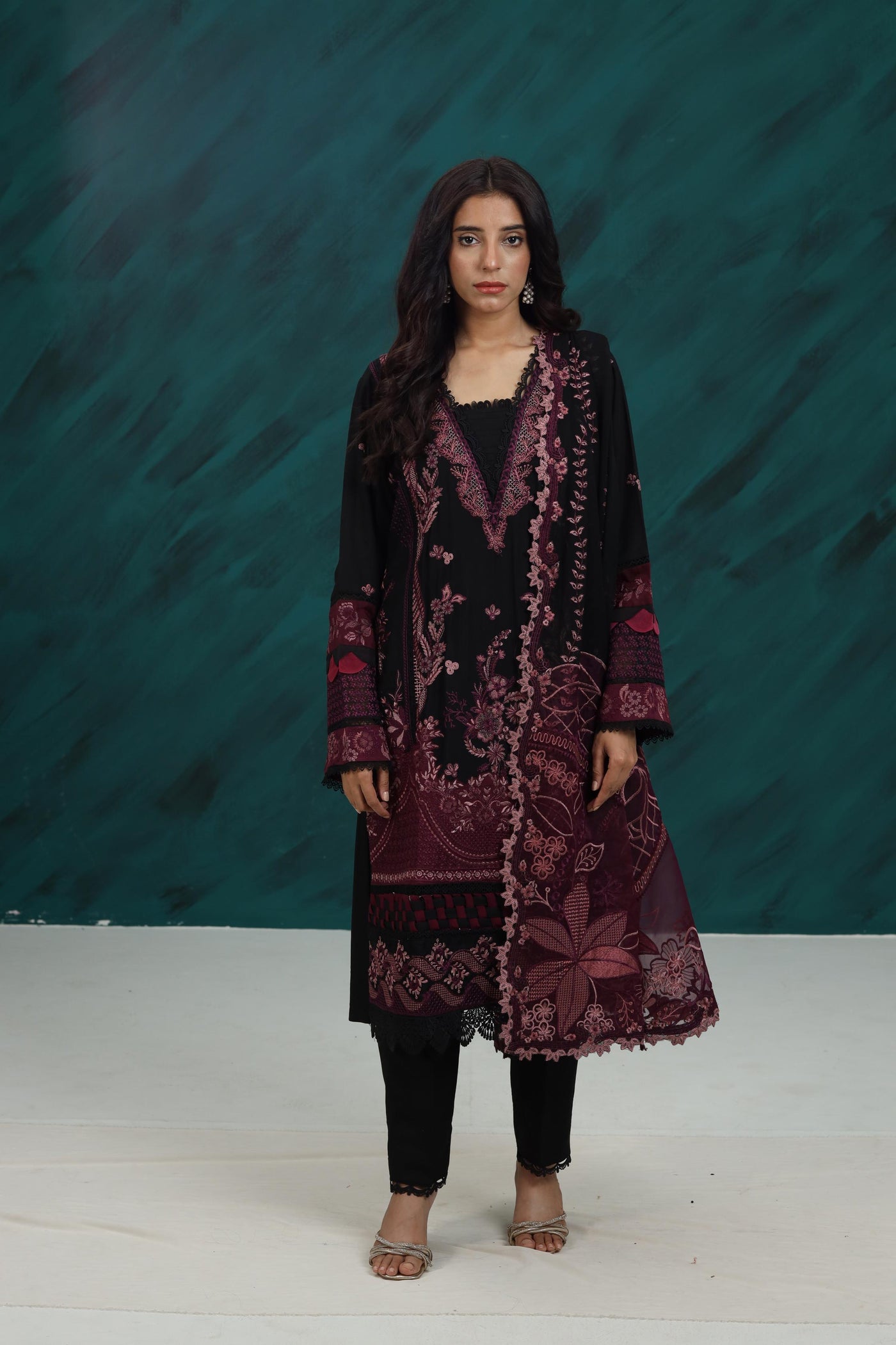 Karandi Black Stitched Suit - Nureh