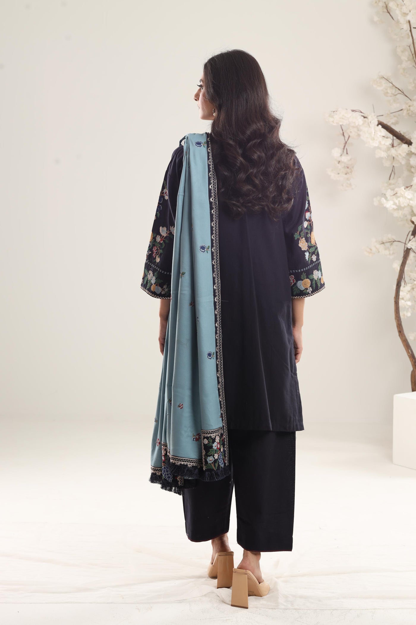 Onxy-7B - Coco by Zara Shahjahan Winter Stitched