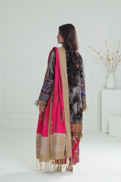 Design 4 - Sana Safinaz Velvet Luxury Stitched Collection