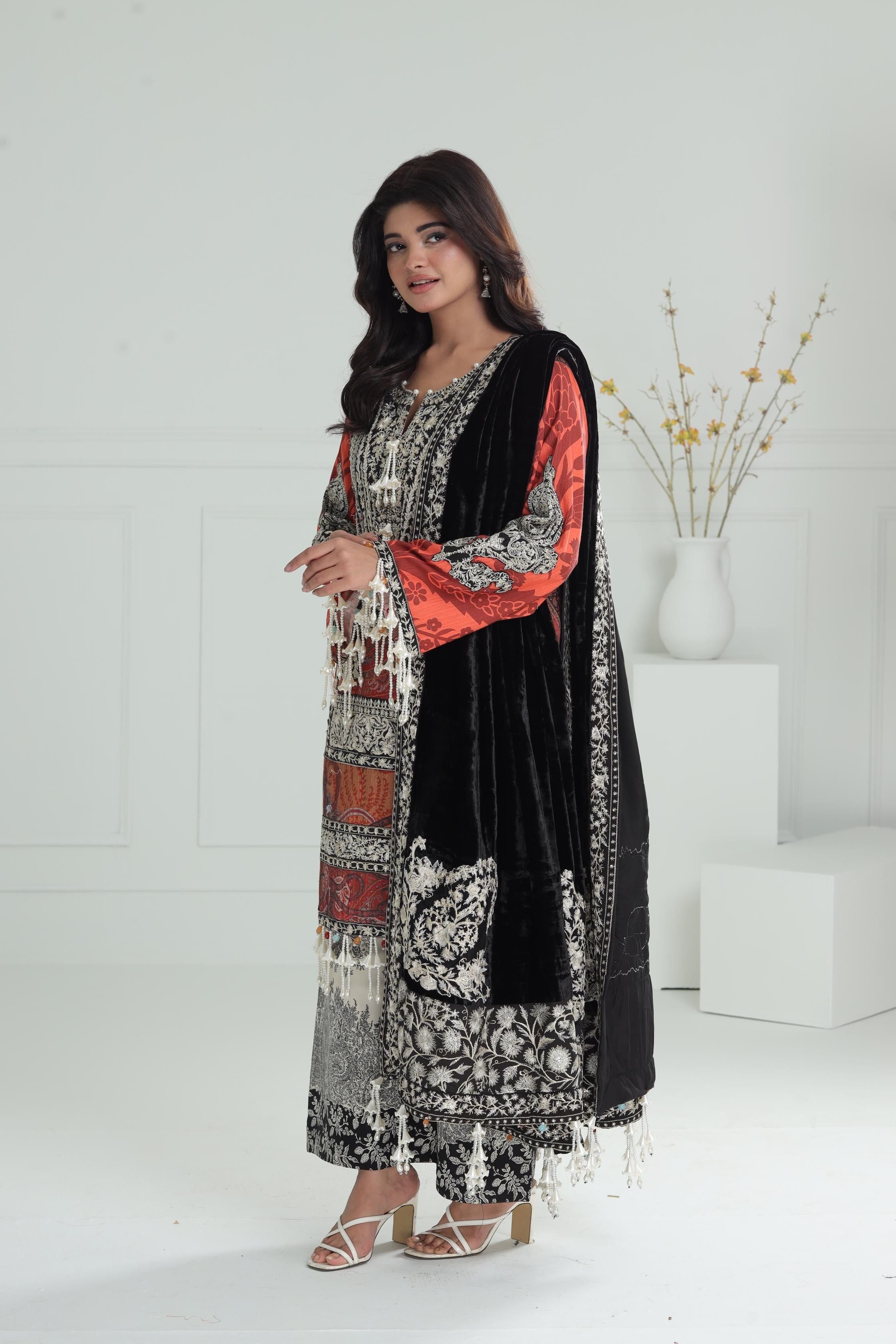Design 7 - Sana Safinaz Velvet Luxury Stitched Collection – Janan