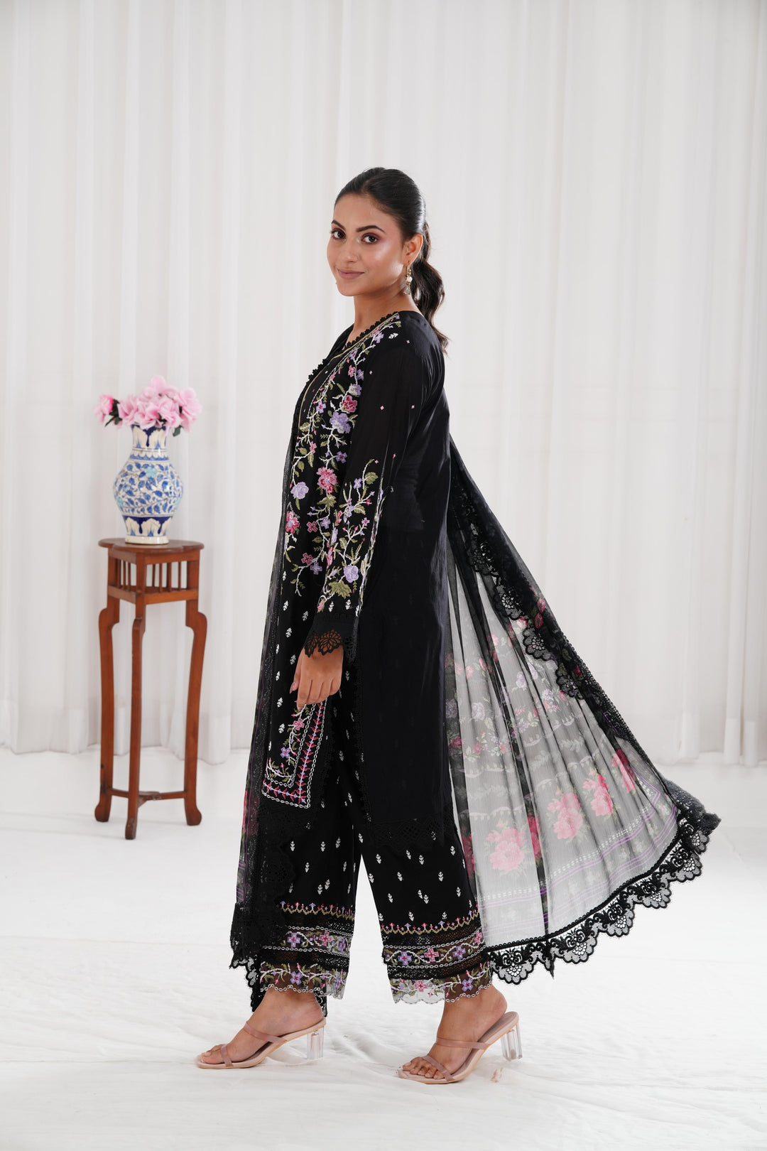 Design 5A - Sobia Nazir Vital Lawn Stitched