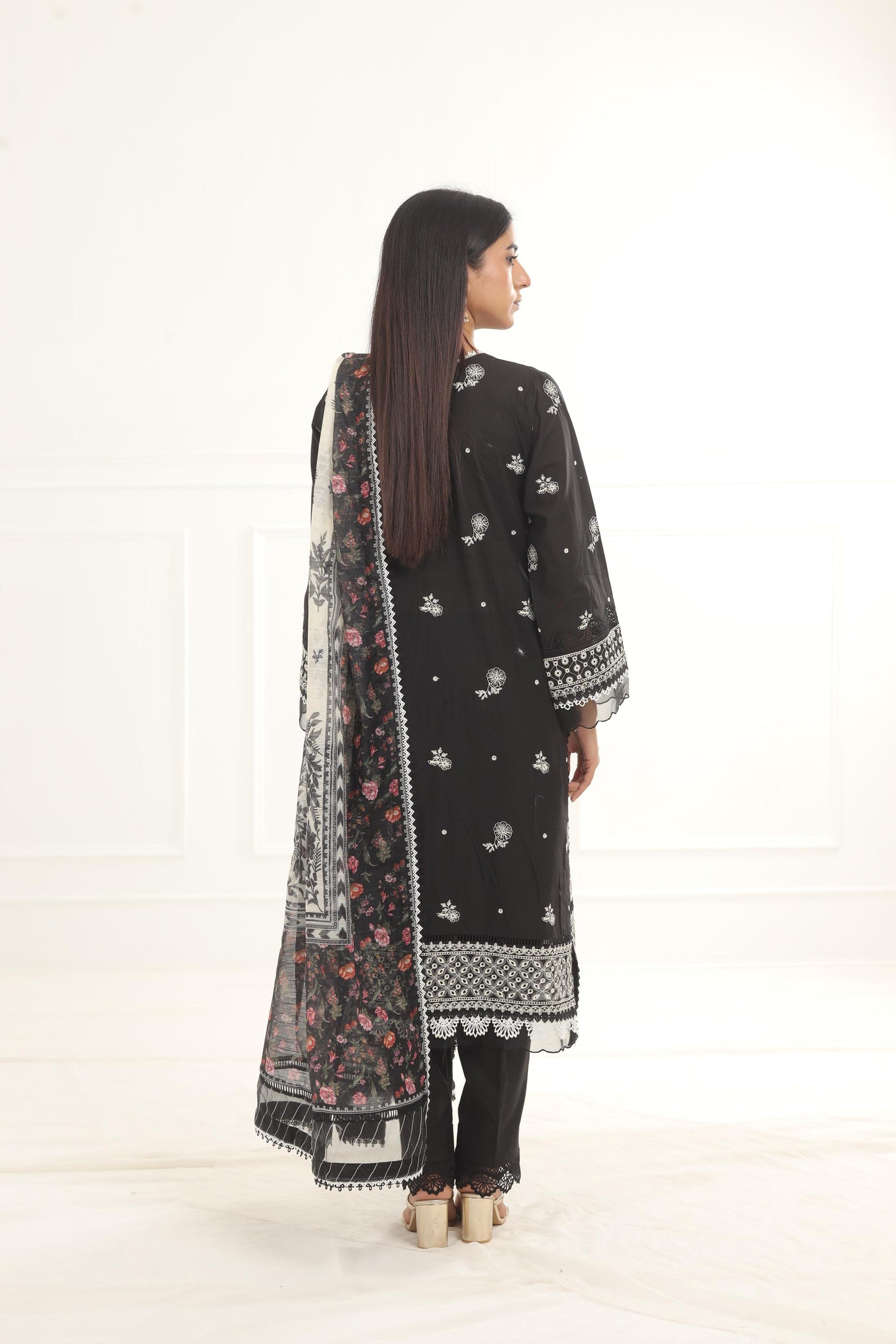 Embroidered Chikankari Black Stitched Suit - Zellbury