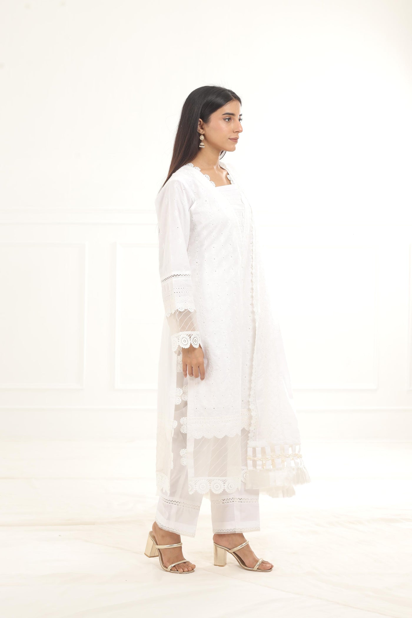 Embroidered Chikankari Off White Stitched Suit - Zellbury