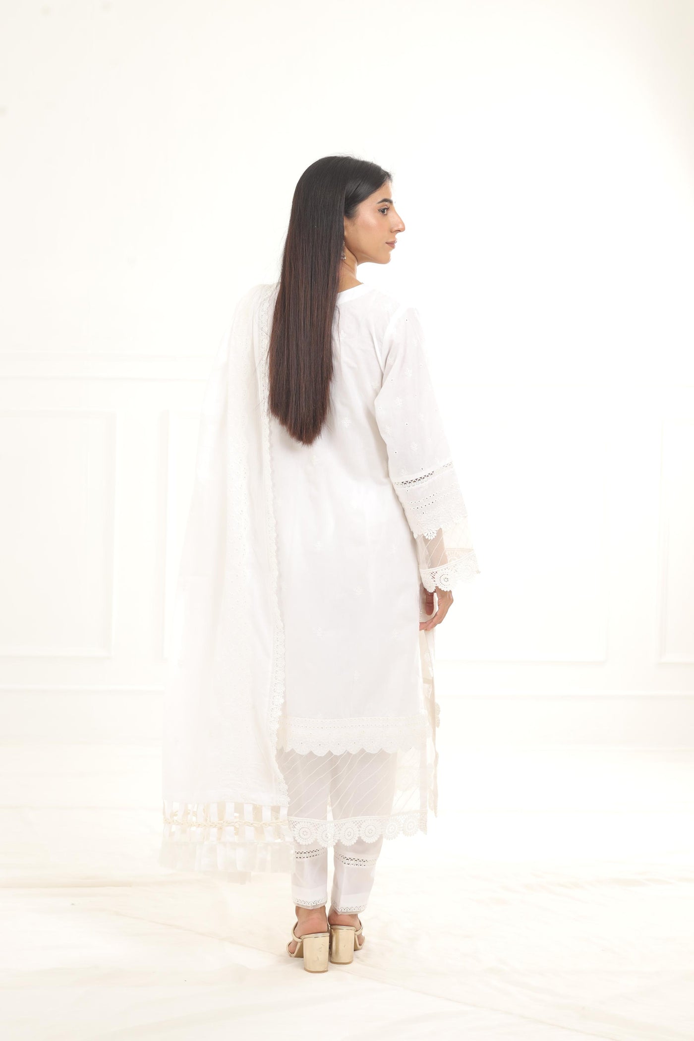 Embroidered Chikankari Off White Stitched Suit - Zellbury