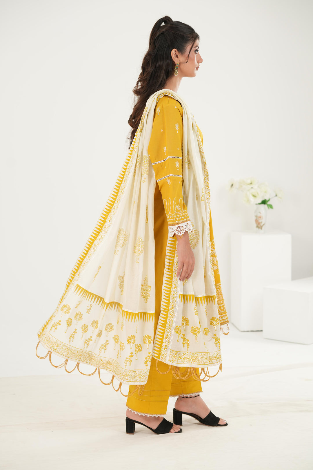 Embroidered Lawn Fawn Stitched Suit - Zellbury