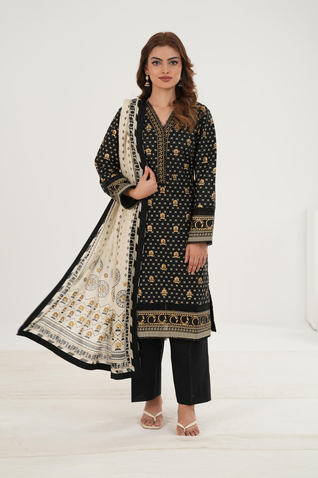 Lawn Black Stitched Suit - Zellbury