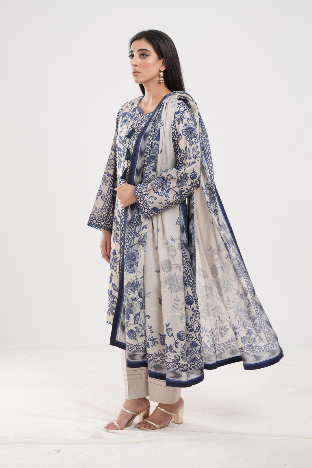 Lawn Off White Stitched Suit - Zellbury