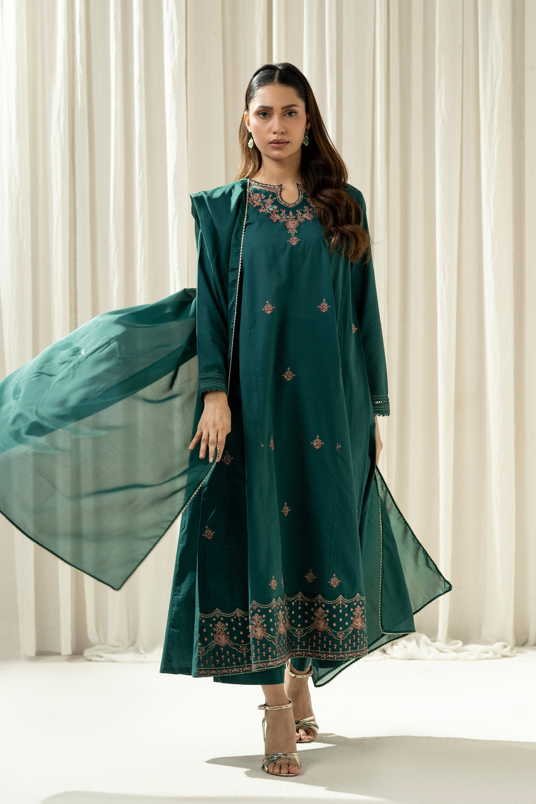 Embroidered Slub Lawn Dark Green Stitched Suit - Zeen