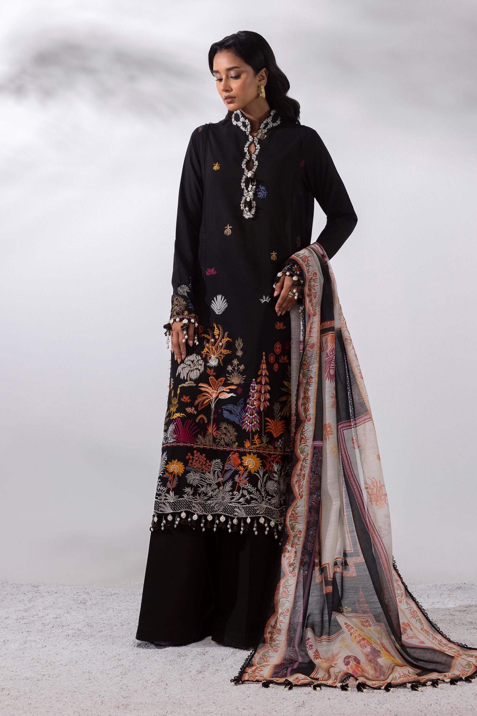 Lawn Black Stitched Suit - Sana Safinaz Muzlin 25' – Janan