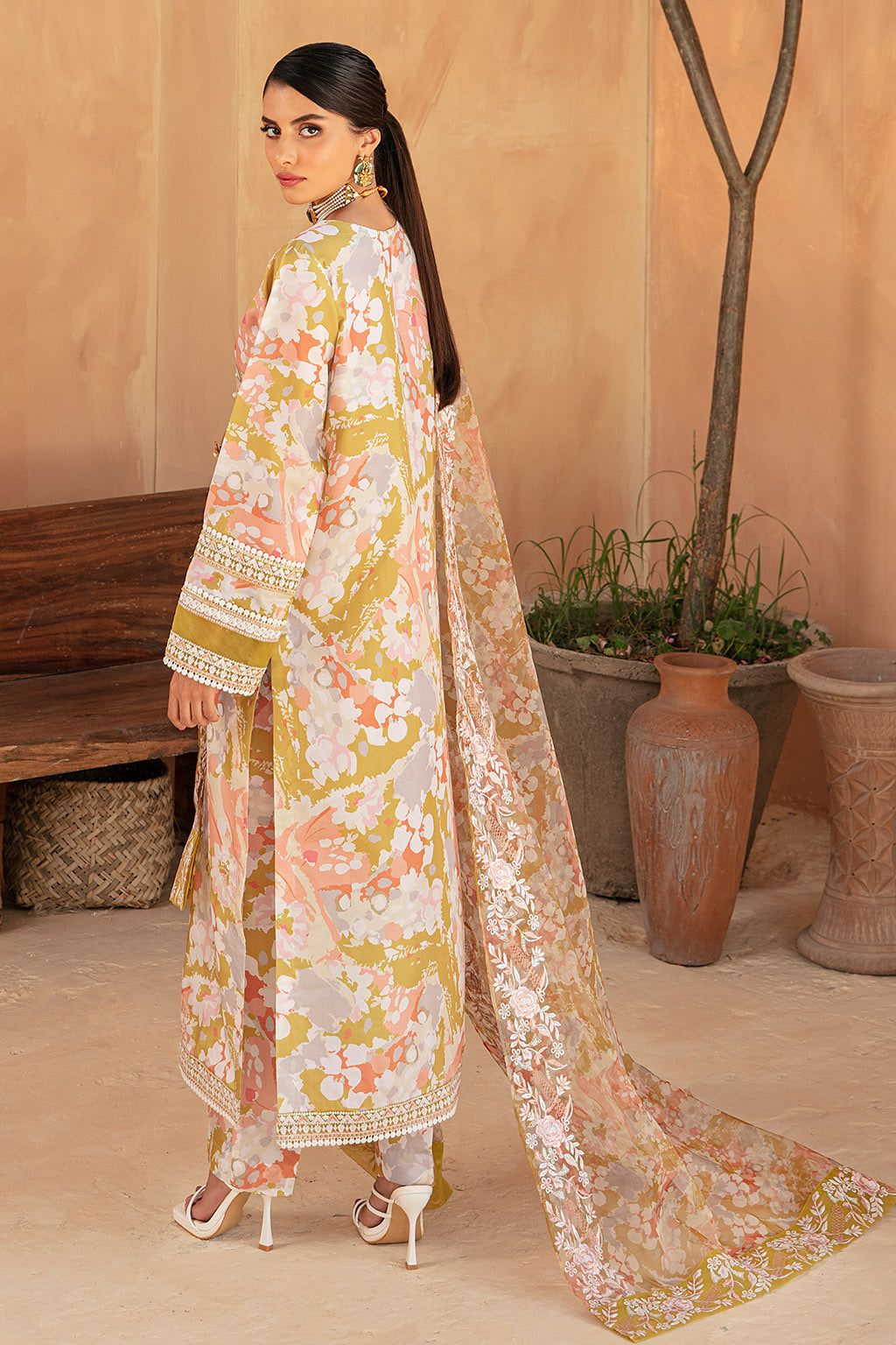 LA-19 - Vanya Laleh Collection